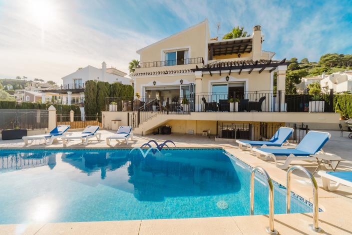 Image No.42-4 Bed Villa / Detached for sale