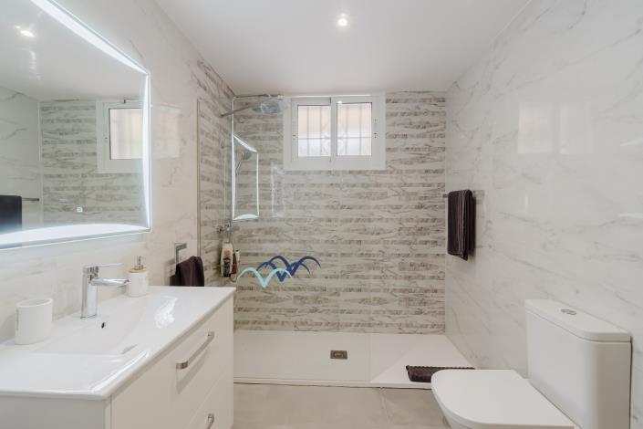 Image No.32-4 Bed Villa / Detached for sale