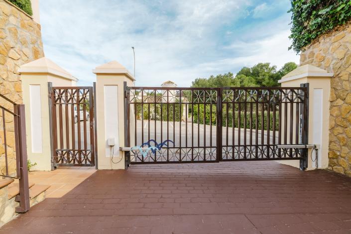 Image No.48-4 Bed Villa / Detached for sale