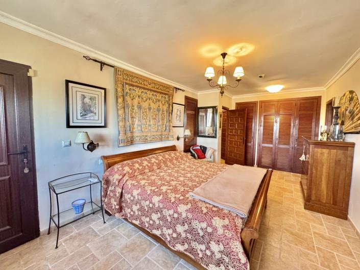 Image No.11-3 Bed Villa / Detached for sale