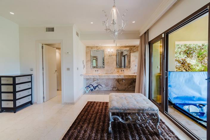 Image No.11-5 Bed Villa / Detached for sale