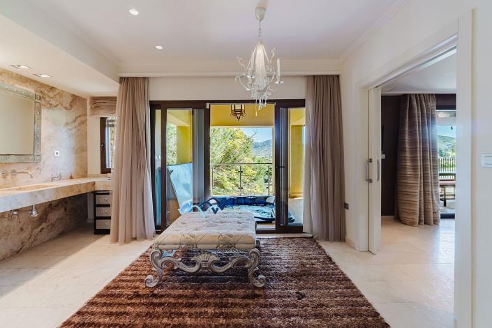 Image No.12-5 Bed Villa / Detached for sale