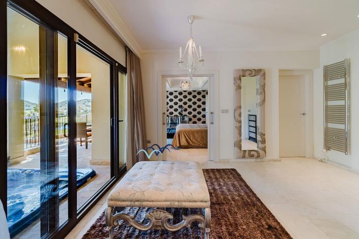 Image No.17-5 Bed Villa / Detached for sale