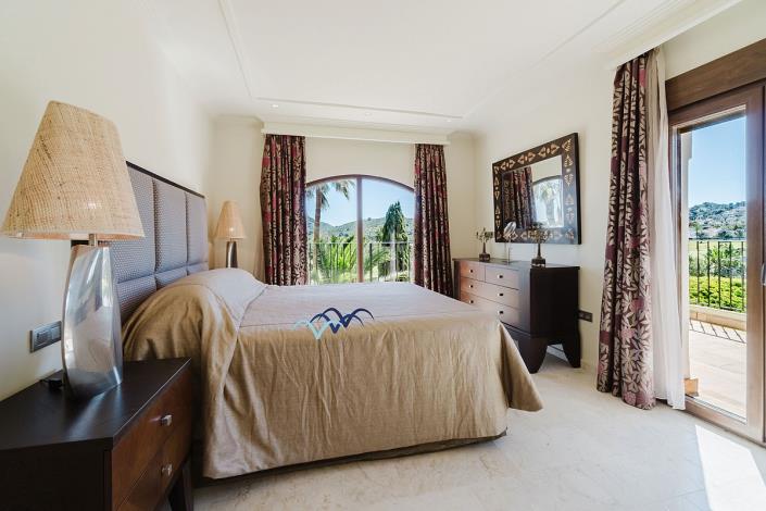 Image No.29-5 Bed Villa / Detached for sale