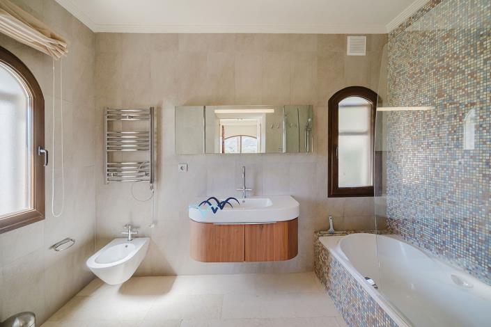 Image No.31-5 Bed Villa / Detached for sale