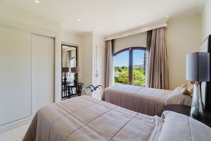 Image No.40-5 Bed Villa / Detached for sale