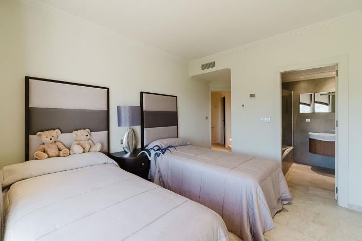 Image No.41-5 Bed Villa / Detached for sale