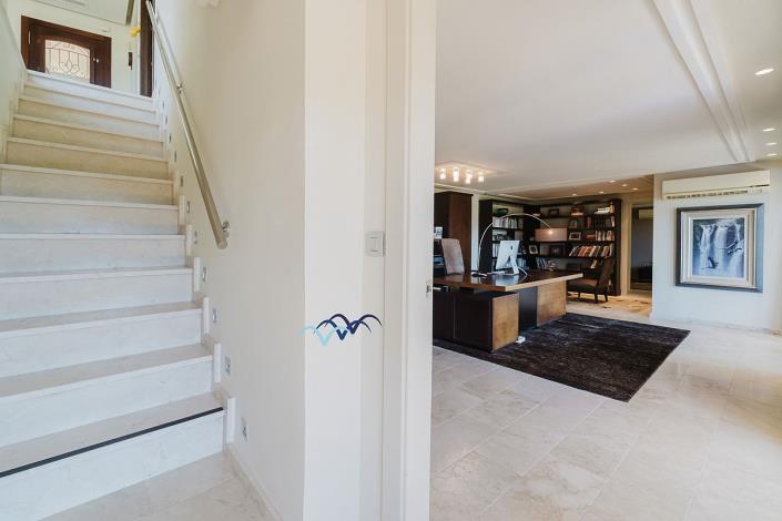 Image No.49-5 Bed Villa / Detached for sale