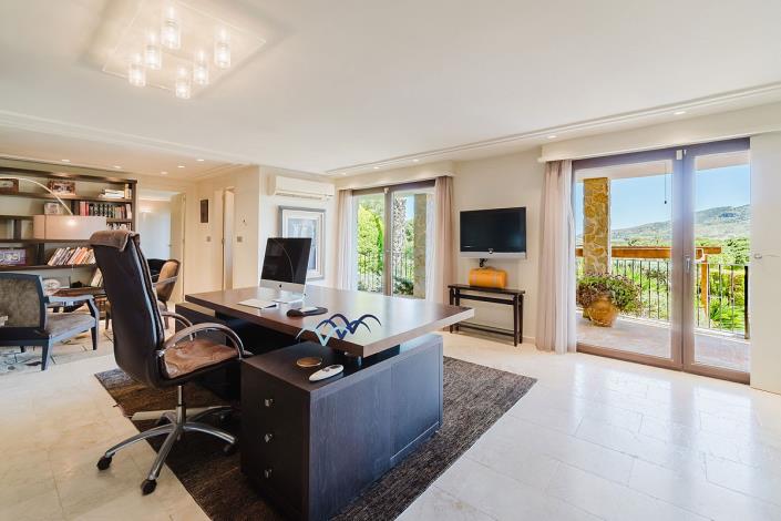 Image No.50-5 Bed Villa / Detached for sale