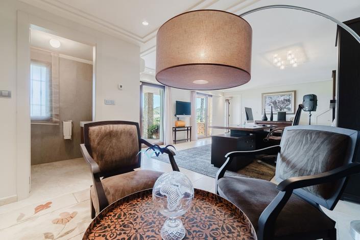 Image No.51-5 Bed Villa / Detached for sale