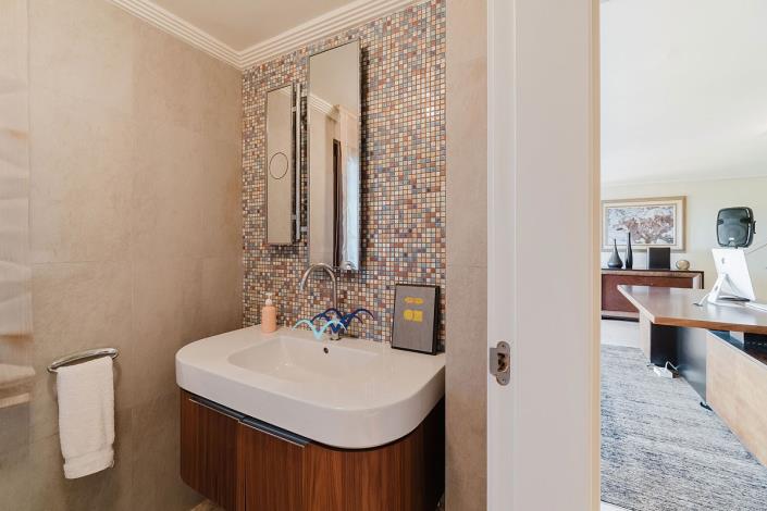 Image No.52-5 Bed Villa / Detached for sale