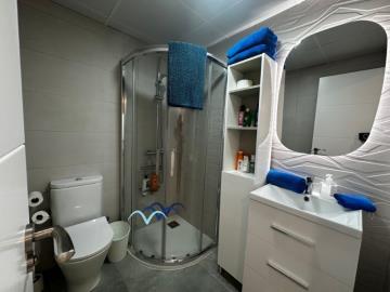 16-Shared-bathroom