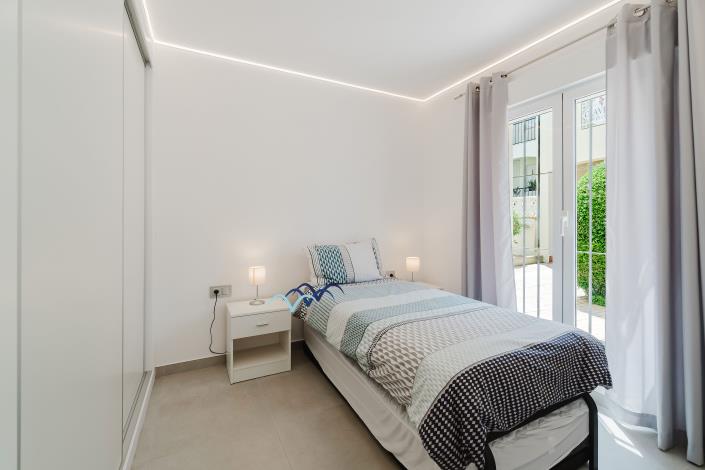 Image No.20-3 Bed Apartment for sale