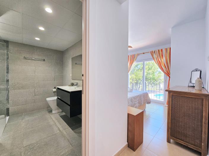 Image No.22-4 Bed Villa / Detached for sale