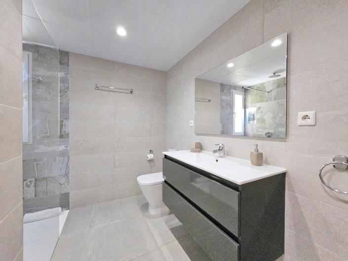 Image No.23-4 Bed Villa / Detached for sale