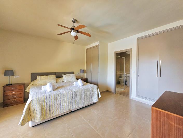 Image No.26-4 Bed Villa / Detached for sale