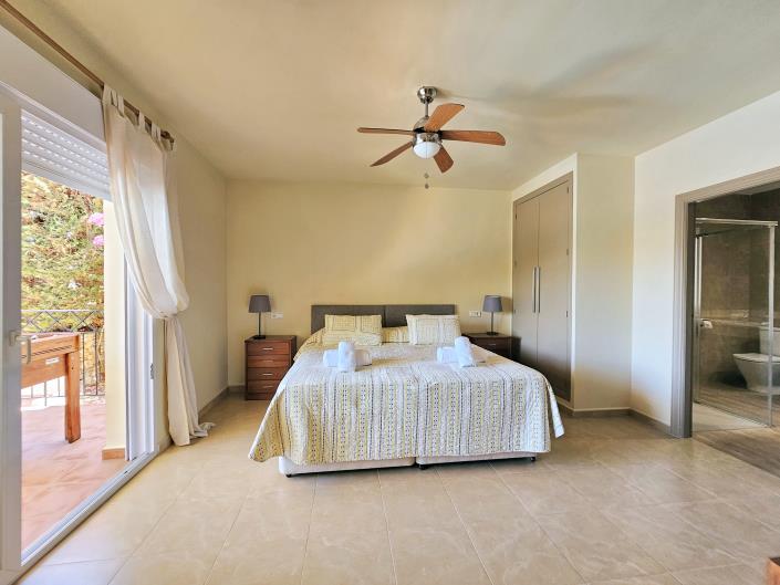 Image No.28-4 Bed Villa / Detached for sale