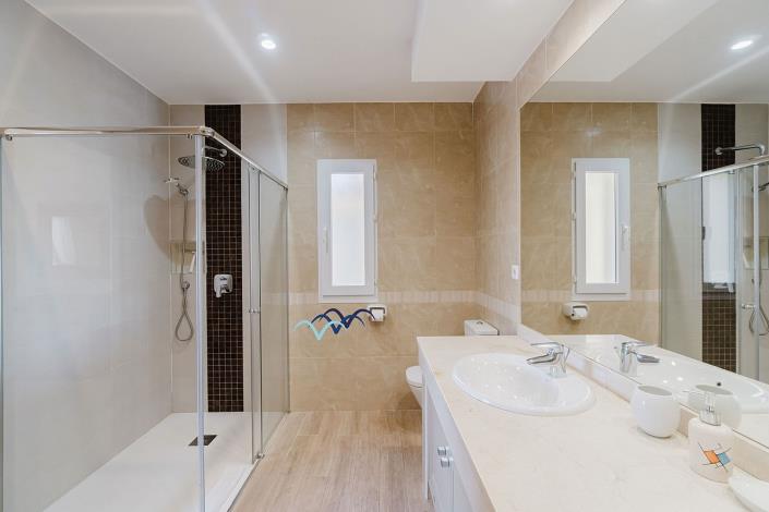 Image No.50-4 Bed Villa / Detached for sale
