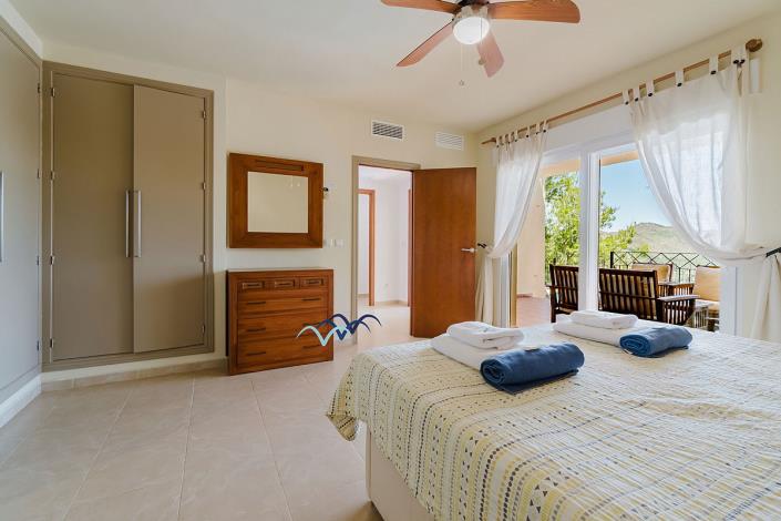 Image No.53-4 Bed Villa / Detached for sale