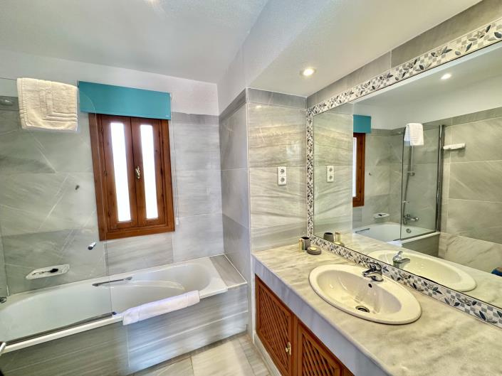 Image No.14-3 Bed Villa / Detached for sale