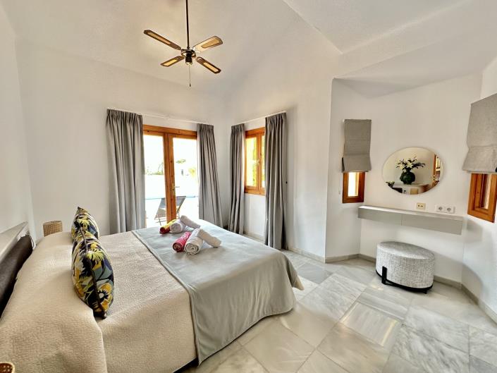 Image No.9-3 Bed Villa / Detached for sale