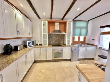 LH4-Kitchen-1-scaled