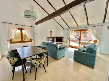 LH4-Dining-Lounge-scaled