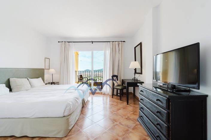 Image No.20-3 Bed Apartment for sale