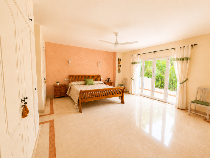 Image No.22-4 Bed Villa / Detached for sale