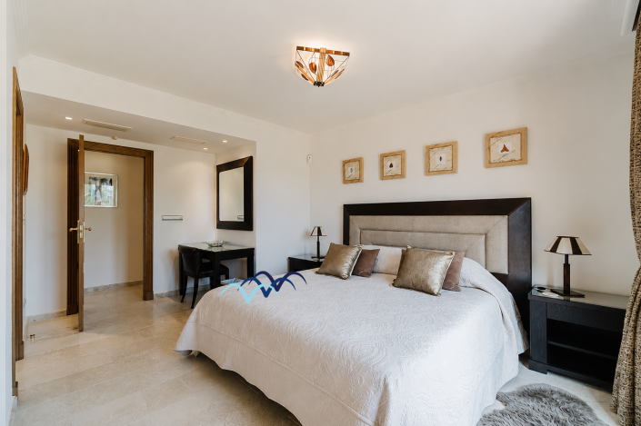 Image No.25-4 Bed Villa / Detached for sale