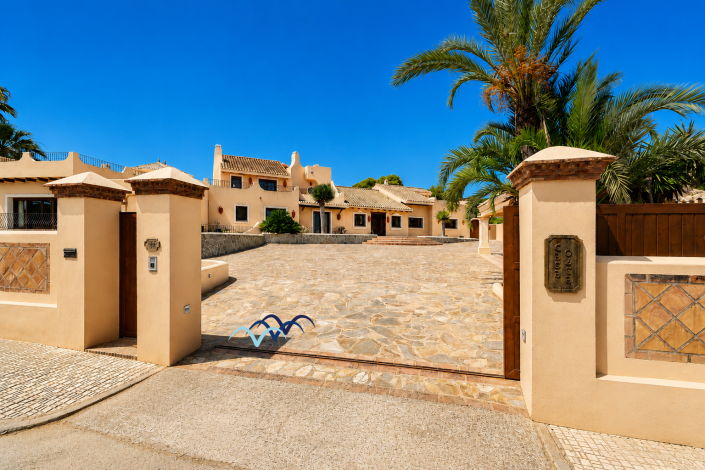 Image No.54-4 Bed Villa / Detached for sale