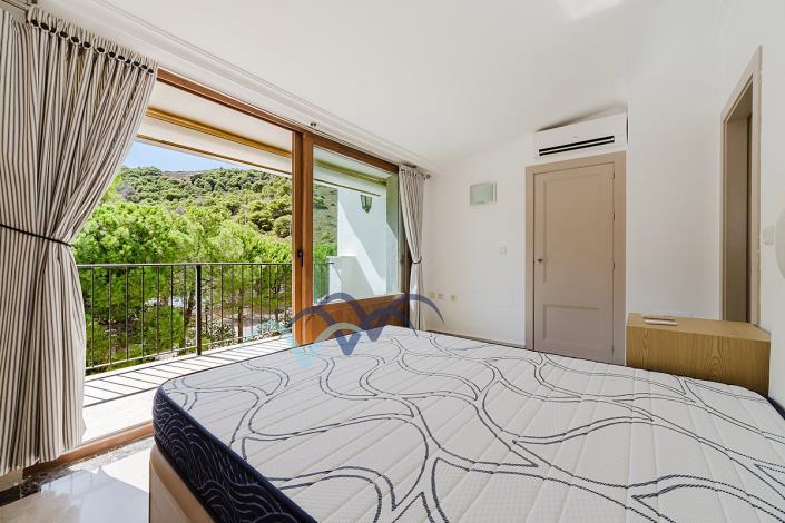 Image No.16-4 Bed Semi-Detached for sale