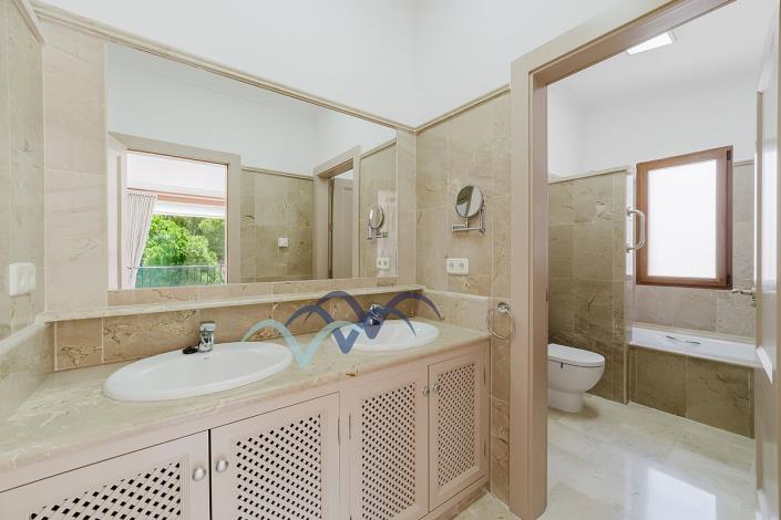 Image No.20-4 Bed Semi-Detached for sale