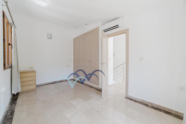 Image No.23-4 Bed Semi-Detached for sale