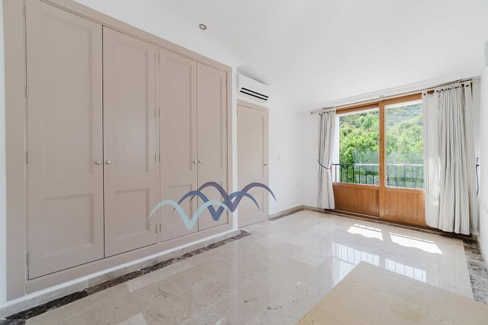 Image No.24-4 Bed Semi-Detached for sale