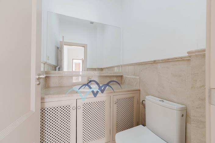 Image No.26-4 Bed Semi-Detached for sale