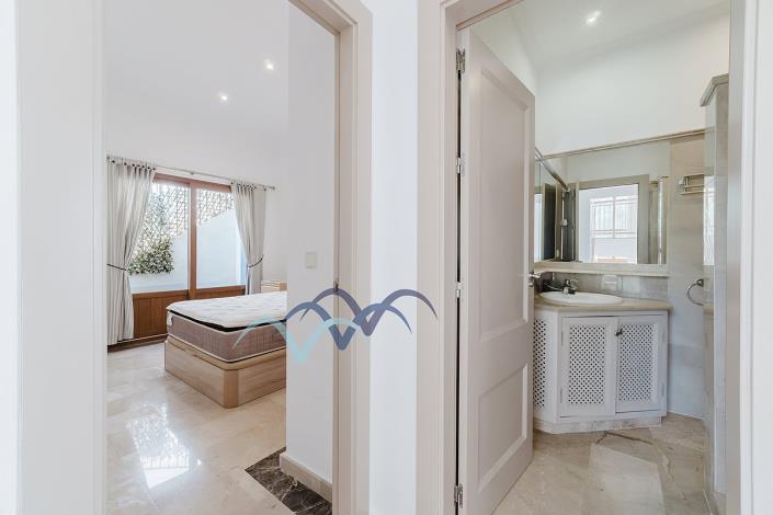 Image No.28-4 Bed Semi-Detached for sale