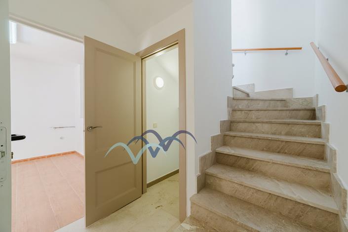 Image No.37-4 Bed Semi-Detached for sale