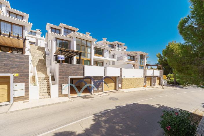 Image No.41-4 Bed Semi-Detached for sale