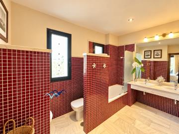 MMv9-Bed-2-ensuite