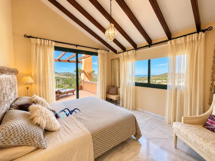 Image No.4-4 Bed Villa for sale