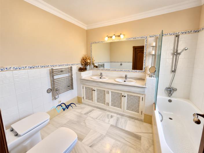Image No.17-4 Bed Villa for sale