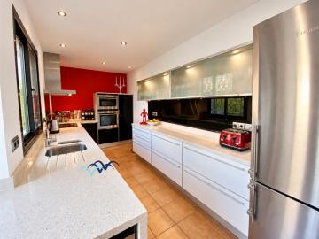MMv9-kitchen_