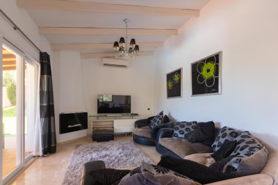 04-MM8-living-tv-firelace