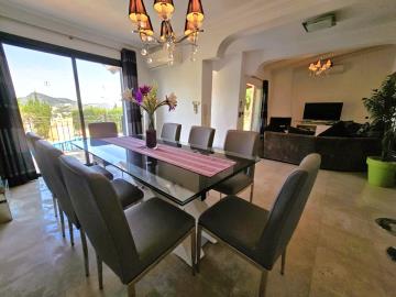 MM08-dining-b
