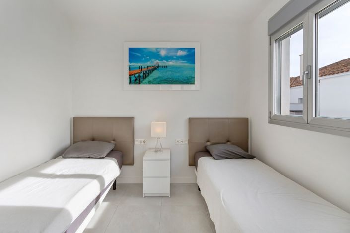 Image No.18-3 Bed Property for sale