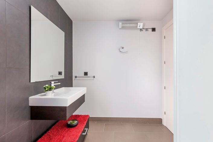 Image No.21-2 Bed Property for sale