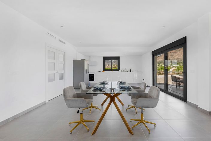 Image No.11-3 Bed Villa for sale