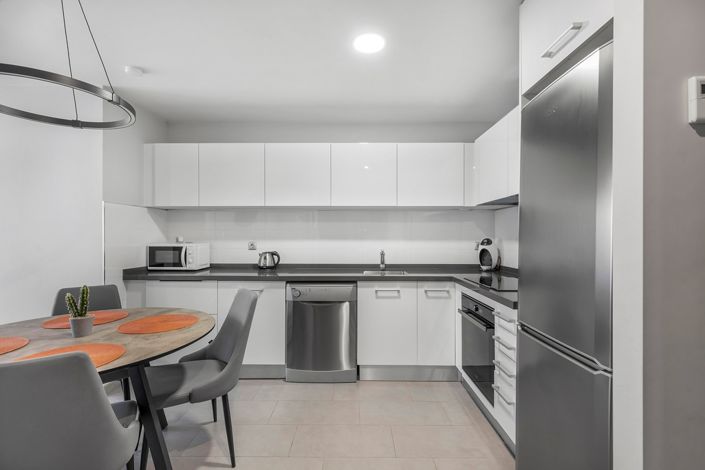 Image No.11-2 Bed Property for sale