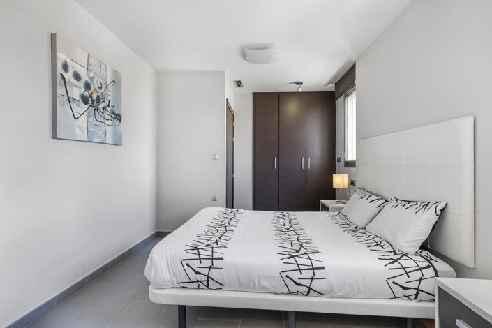 Image No.16-2 Bed Property for sale